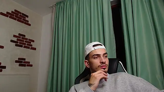 Snapshot of BrandonTate chatting on 12.10.24 BrandonTate online show from 12.10.24