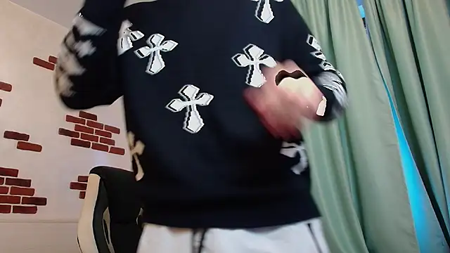 Snapshot of BrandonTate chatting on 12.11.24 BrandonTate online show from 12.11.24