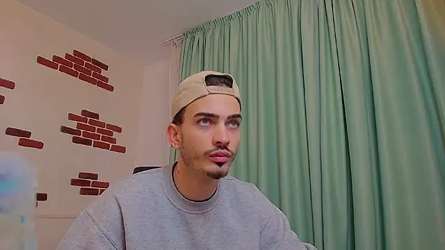 Snapshot of BrandonTate chatting on 12.12.24 BrandonTate online show from 12.12.24