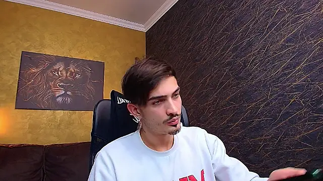 Snapshot of BrandonTate chatting on 12.17.24 BrandonTate online show from 12.17.24