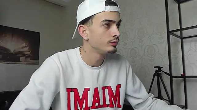 Snapshot of BrandonTate chatting on 12.18.24 BrandonTate online show from 12.18.24