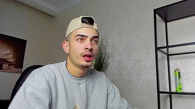 Snapshot of BrandonTate chatting on 01.07.25 BrandonTate online show from 01.07.25