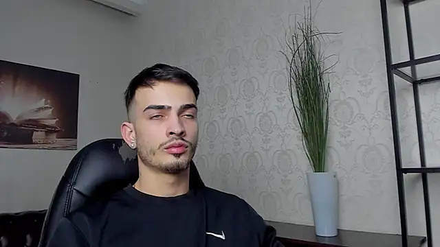 Snapshot of BrandonTate chatting on 01.20.25 BrandonTate online show from 01.20.25