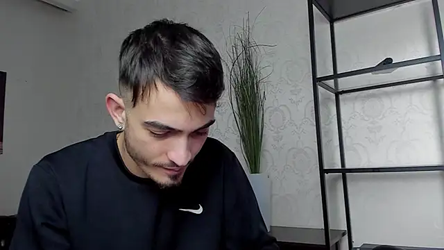 Snapshot of BrandonTate chatting on 01.21.25 BrandonTate online show from 01.21.25