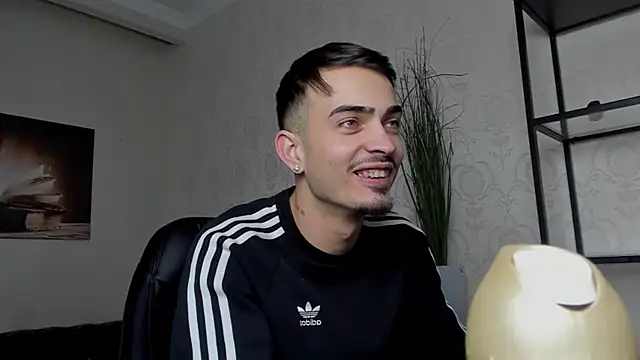 Snapshot of BrandonTate chatting on 01.22.25 BrandonTate online show from 01.22.25