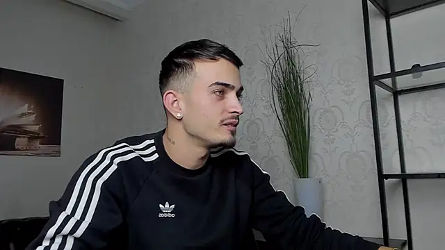 Snapshot of BrandonTate chatting on 01.22.25 BrandonTate online show from 01.22.25