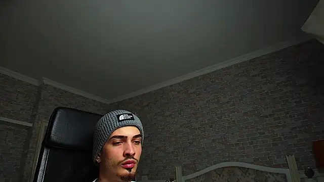 Snapshot of BrandonTate chatting on 01.31.25 BrandonTate online show from 01.31.25