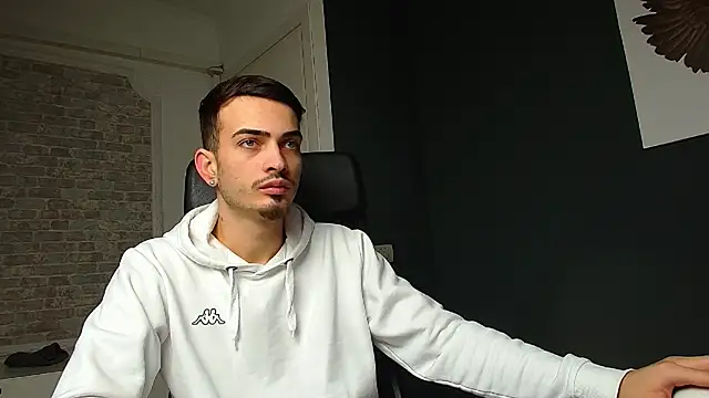 Snapshot of BrandonTate chatting on 02.01.25 BrandonTate online show from 02.01.25