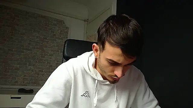 Snapshot of BrandonTate chatting on 02.01.25 BrandonTate online show from 02.01.25