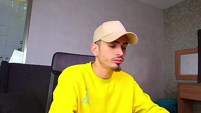 Snapshot of BrandonTate chatting on 02.19.25 BrandonTate online show from 02.19.25