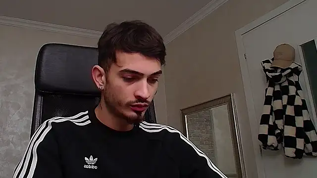 Snapshot of BrandonTate chatting on 02.20.25 BrandonTate online show from 02.20.25