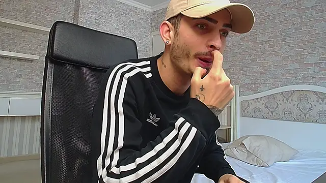 Snapshot of BrandonTate chatting on 02.22.25 BrandonTate online show from 02.22.25