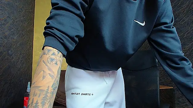 Snapshot of BrandonTate chatting on 02.26.25 BrandonTate online show from 02.26.25