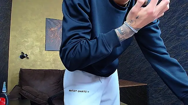 Snapshot of BrandonTate chatting on 02.26.25 BrandonTate online show from 02.26.25