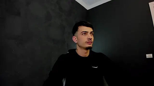 Snapshot of BrandonTate chatting on 02.28.25 BrandonTate online show from 02.28.25