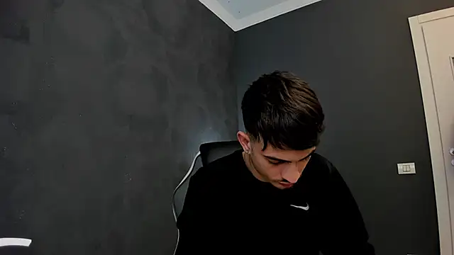 Snapshot of BrandonTate chatting on 02.28.25 BrandonTate online show from 02.28.25