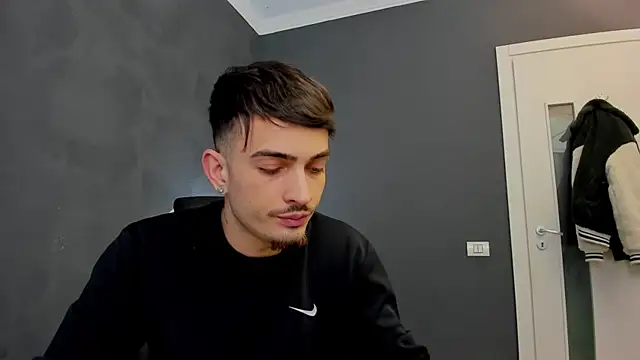 Snapshot of BrandonTate chatting on 02.28.25 BrandonTate online show from 02.28.25