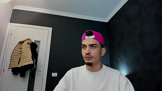 Snapshot of BrandonTate chatting on 03.04.25 BrandonTate online show from 03.04.25