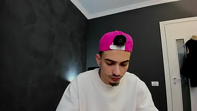 Snapshot of BrandonTate chatting on 03.04.25 BrandonTate online show from 03.04.25