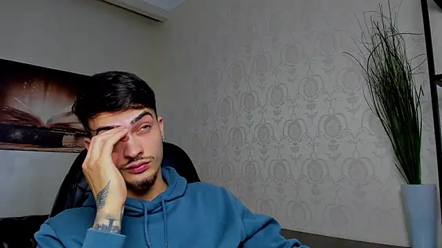 Snapshot of BrandonTate chatting on 03.05.25 BrandonTate online show from 03.05.25