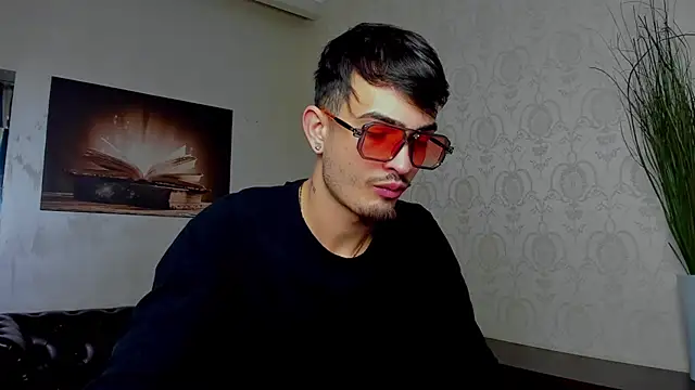 Snapshot of BrandonTate chatting on 03.10.25 BrandonTate online show from 03.10.25