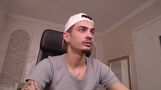 Snapshot of BrandonTate chatting on 03.13.25 BrandonTate online show from 03.13.25