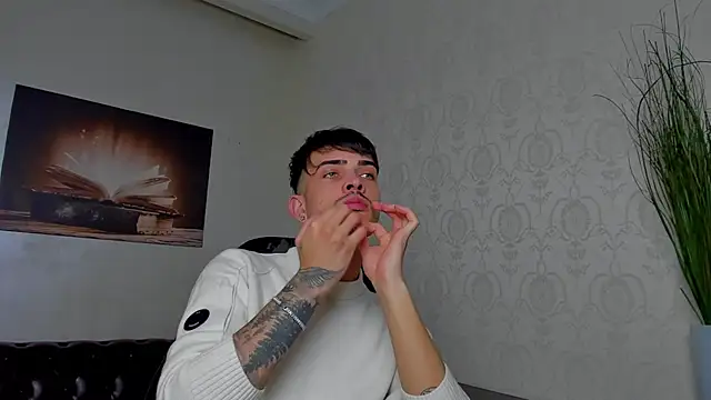 Snapshot of BrandonTate chatting on 03.18.25 BrandonTate online show from 03.18.25