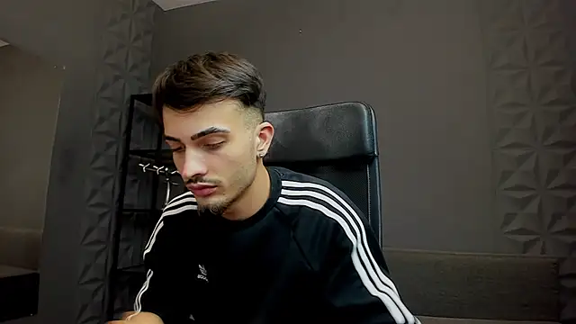 Snapshot of BrandonTate chatting on 03.19.25 BrandonTate online show from 03.19.25