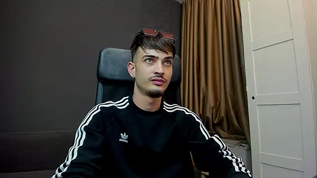 Snapshot of BrandonTate chatting on 03.19.25 BrandonTate online show from 03.19.25