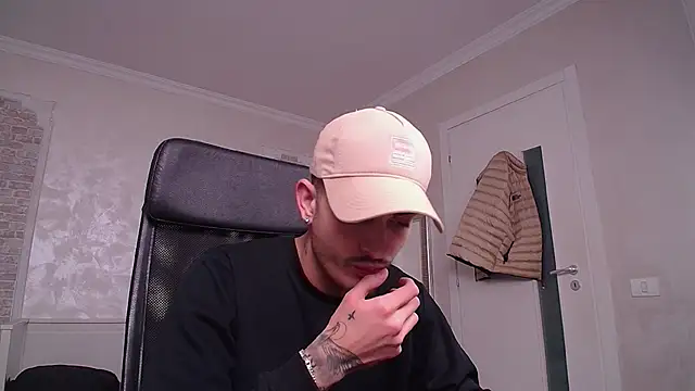 Snapshot of BrandonTate chatting on 03.21.25 BrandonTate online show from 03.21.25