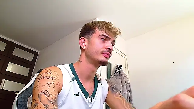 Snapshot of BrandonTate chatting on 09.08.25 BrandonTate online show from 09.08.25