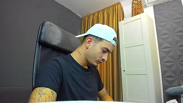 Snapshot of BrandonTate chatting on 09.10.25 BrandonTate online show from 09.10.25