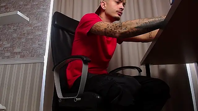 Snapshot of BrandonTate chatting on 09.21.25 BrandonTate online show from 09.21.25