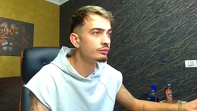 Snapshot of BrandonTate chatting on 09.22.25 BrandonTate online show from 09.22.25