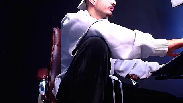 Snapshot of BrandonTate chatting on 09.26.25 BrandonTate online show from 09.26.25