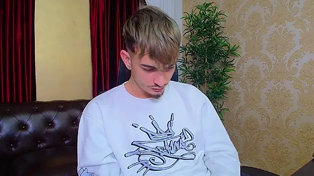 Snapshot of BrandonTate chatting on 10.12.25 BrandonTate online show from 10.12.25