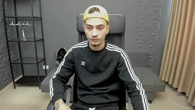 Snapshot of BrandonTate chatting on 10.13.25 BrandonTate online show from 10.13.25