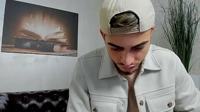 Snapshot of BrandonTate chatting on 10.18.25 BrandonTate online show from 10.18.25