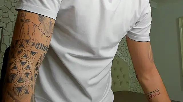 Snapshot of BrandonTate chatting on 10.25.25 BrandonTate online show from 10.25.25