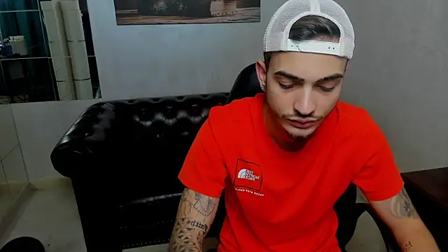 Snapshot of BrandonTate chatting on 11.08.25 BrandonTate online show from 11.08.25