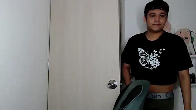 Snapshot of kaiine190 chatting on 10.24.25 kaiine190 online show from 10.24.25