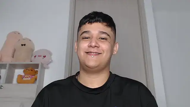 Snapshot of kaiine190 chatting on 11.05.25 kaiine190 online show from 11.05.25