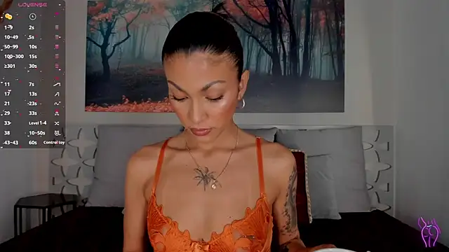 LunaRuso online show from 02.05.25