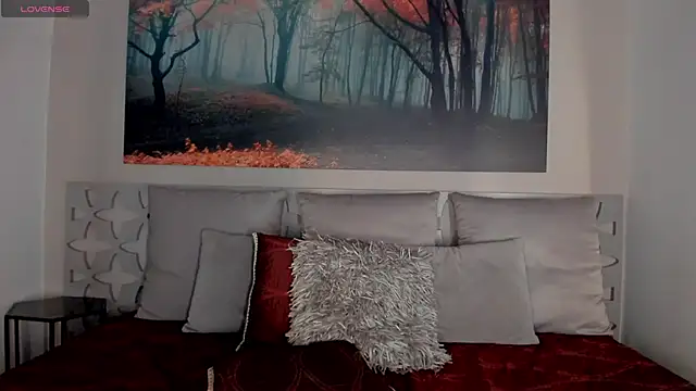 LunaRuso online show from 02.14.25