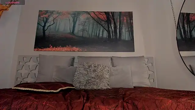 LunaRuso online show from 02.18.25