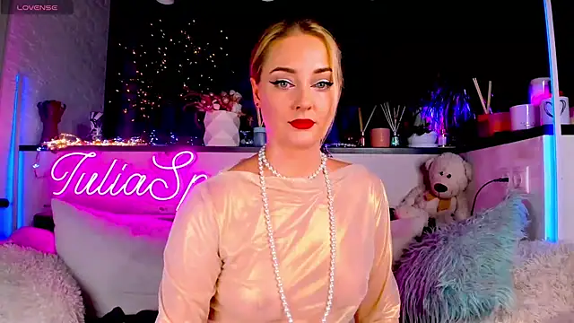  JuliaSpace  online show from 12.06.24