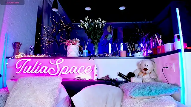  JuliaSpace  online show from 02.15.25