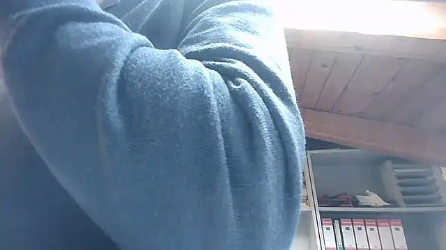 Snapshot of TWENTYONE0021 chatting on 10.28.25 TWENTYONE0021 online show from 10.28.25