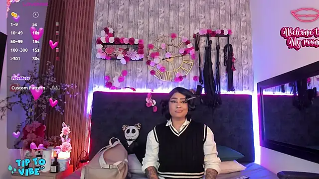 Neko Misaki online show from 11.19.25