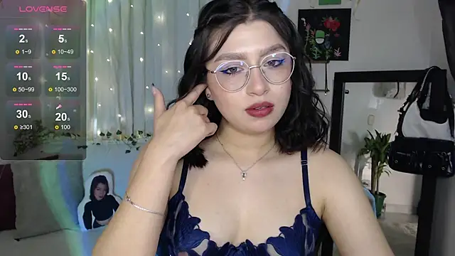 mily thomson b  online show from 10.05.25